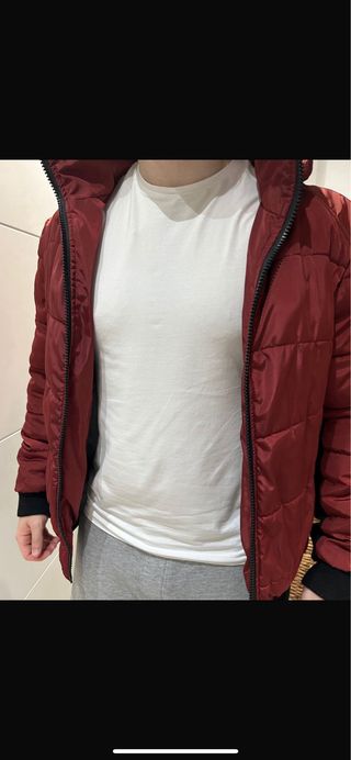 Chaqueta Guess Roja y Negra