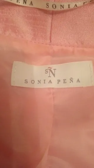 Vestido y chaqueta floral gris y rosa