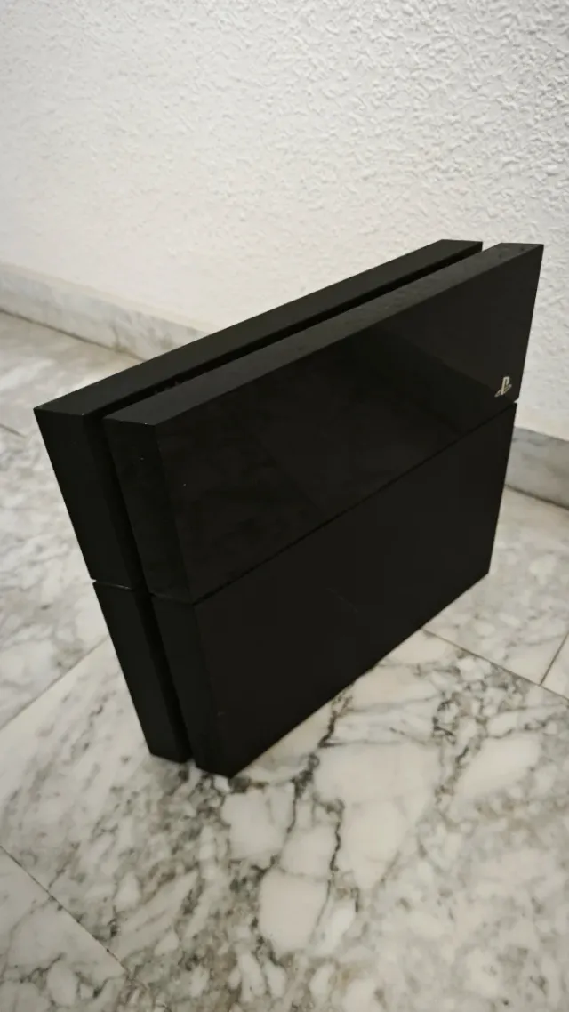 Consola Playstation 4 PS4 Negra