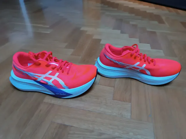 Zapatillas Asics Magic 4, placa carbono