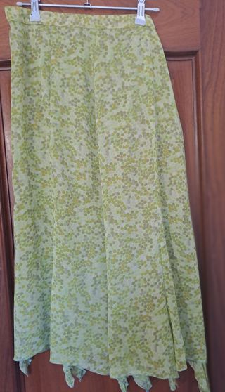 Falda midi Atian verde.