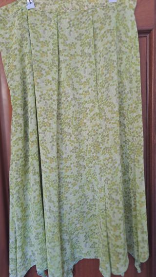 Falda midi Atian verde.