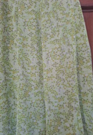 Falda midi Atian verde.