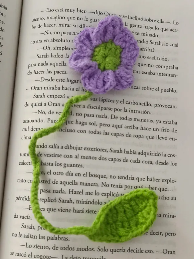 Marcapáginas flor crochet hecho a mano