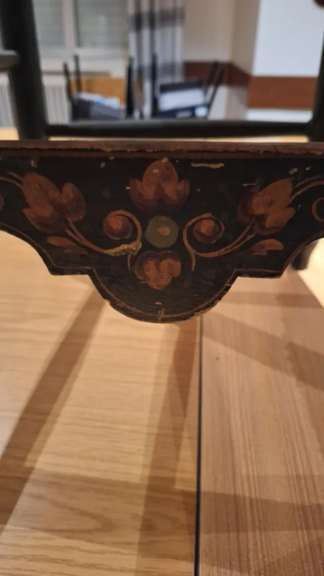 6 Sillas antigua pintada a mano Precio  NEGOCIABLE