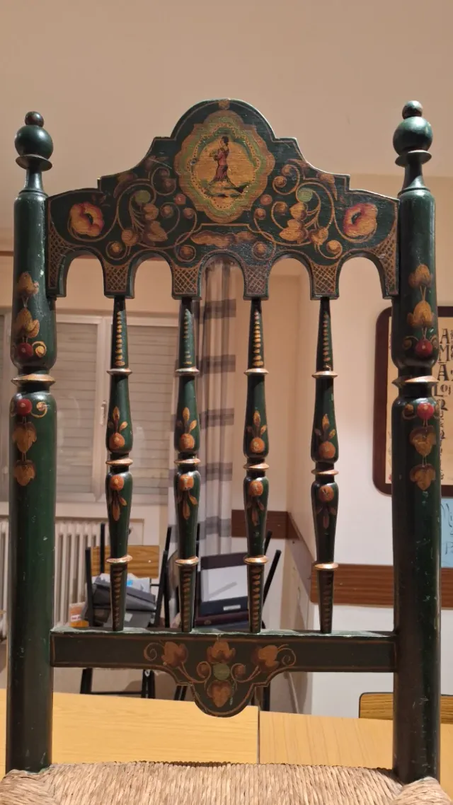 6 Sillas antigua pintada a mano Precio  NEGOCIABLE