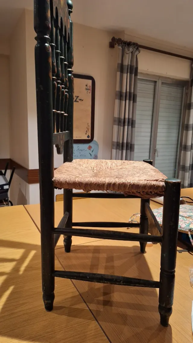 6 Sillas antigua pintada a mano Precio  NEGOCIABLE