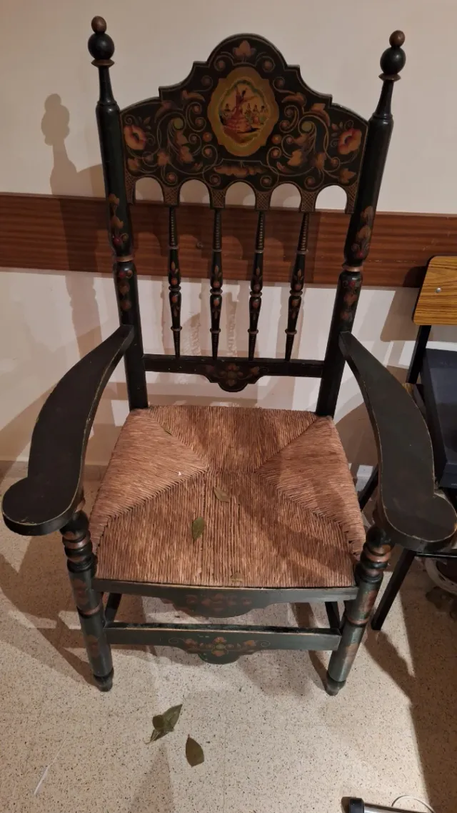 6 Sillas antigua pintada a mano Precio  NEGOCIABLE