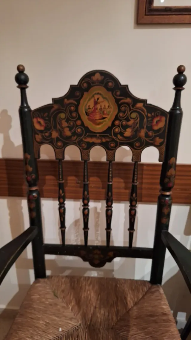 6 Sillas antigua pintada a mano Precio  NEGOCIABLE