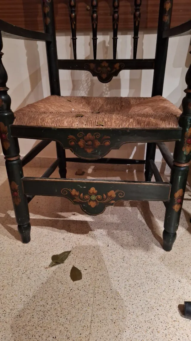 6 Sillas antigua pintada a mano Precio  NEGOCIABLE