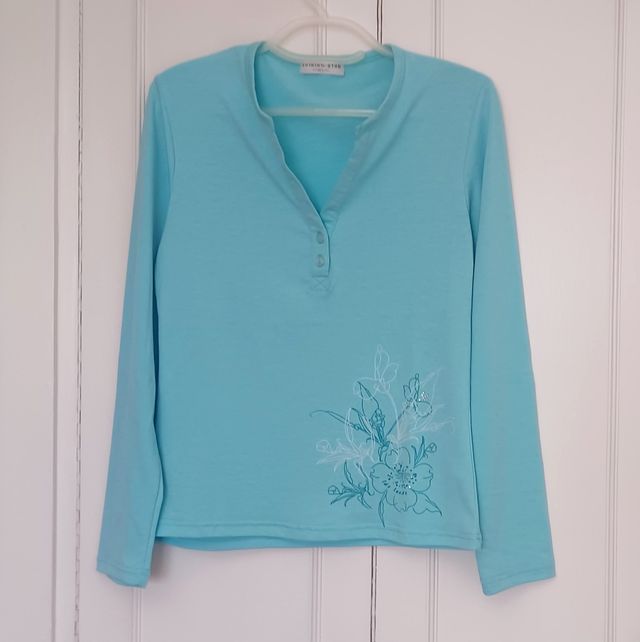 Camiseta manga larga con pedrería Talla M/L