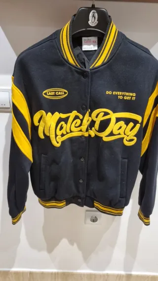 Sudadera  Retro Negra y Amarilla Talla M