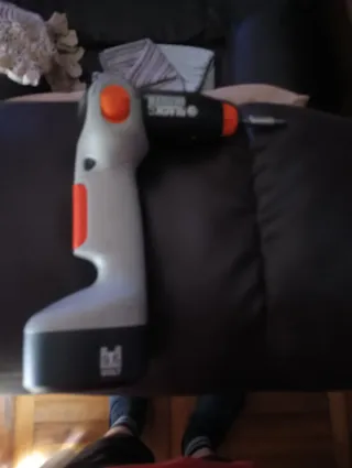 Taladro Black & Decker 9.6V..En perfecto ESTADO.