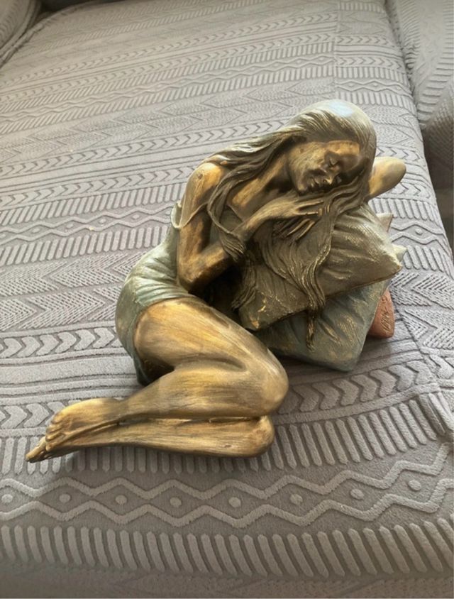 Escultura Manel Vidal Mujer Durmiendo