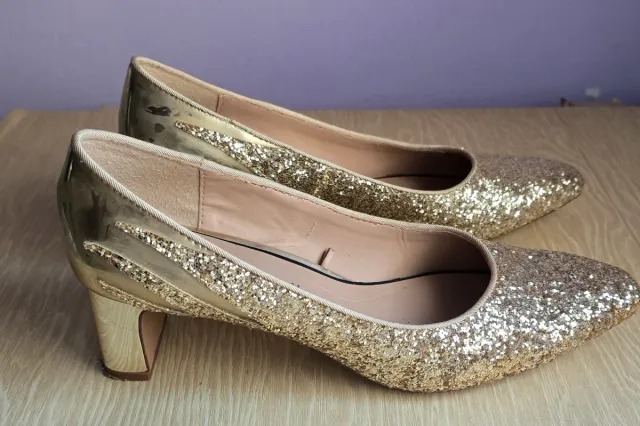 Zapatos Zara dorados talla 38