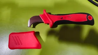 Navaja electricista aislada corte curvo