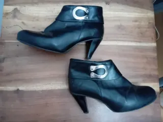 Lote 4 pares zapatos en piel talla 37