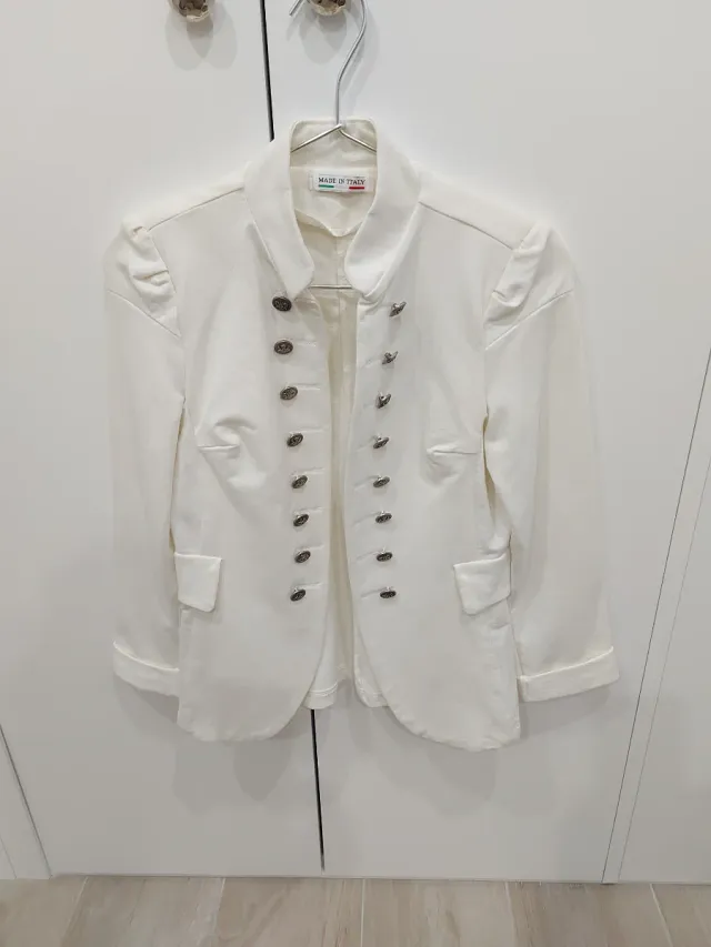 Americana de punto blanca