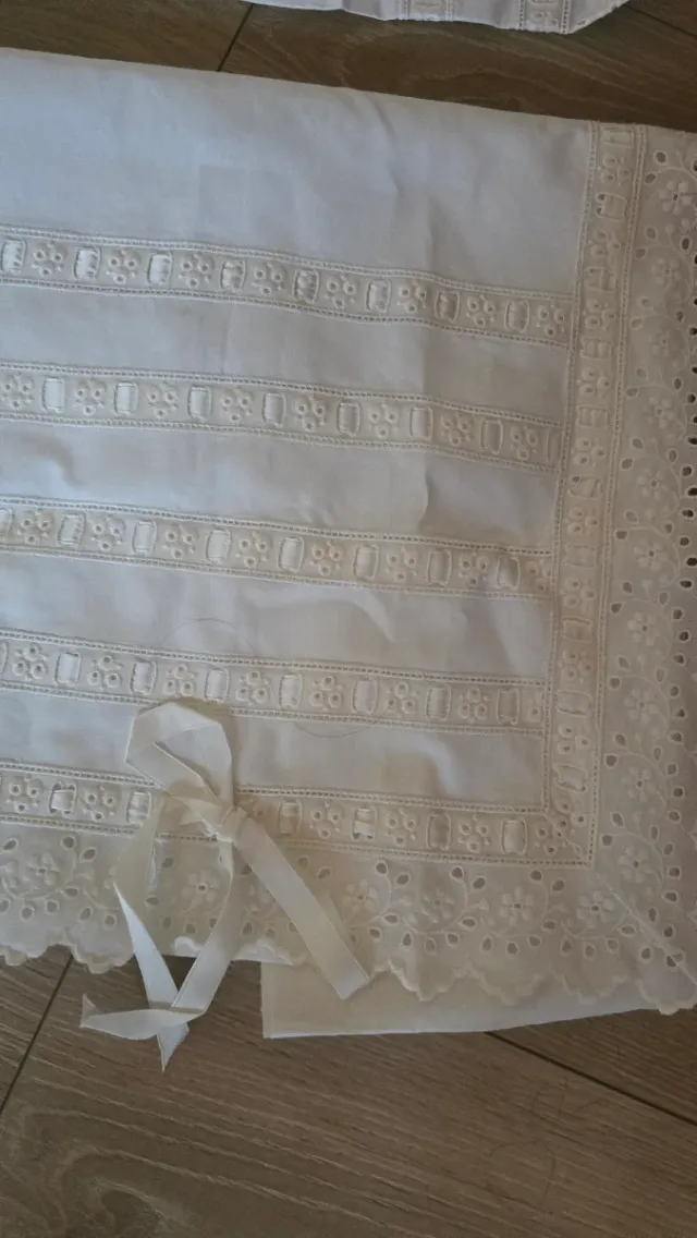 Sábana y almohada de cuna