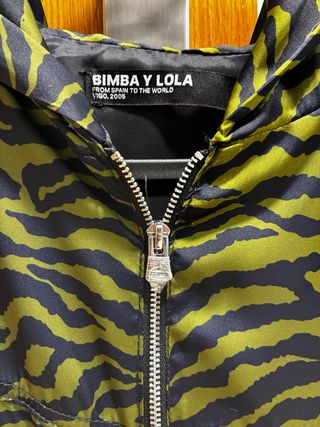 Chaqueta Bimba y Lola cremallera estampado cebra