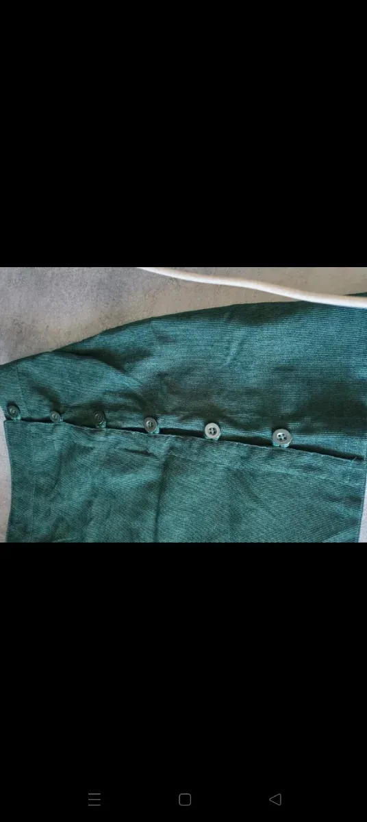 Gonna verde con bottoni