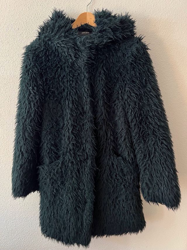 Abrigo pelo largo con capucha. Zara. Talla M