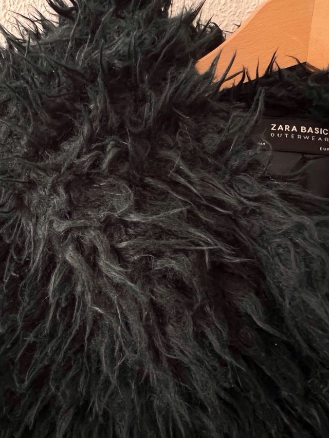 Abrigo pelo largo con capucha. Zara. Talla M