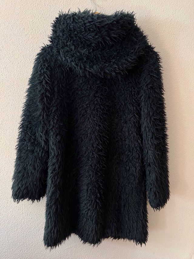 Abrigo pelo largo con capucha. Zara. Talla M