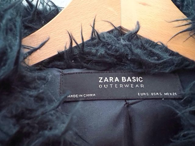 Abrigo pelo largo con capucha. Zara. Talla M