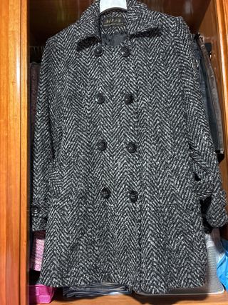 Chaquetón doble pecho diseño espiga con cinturón