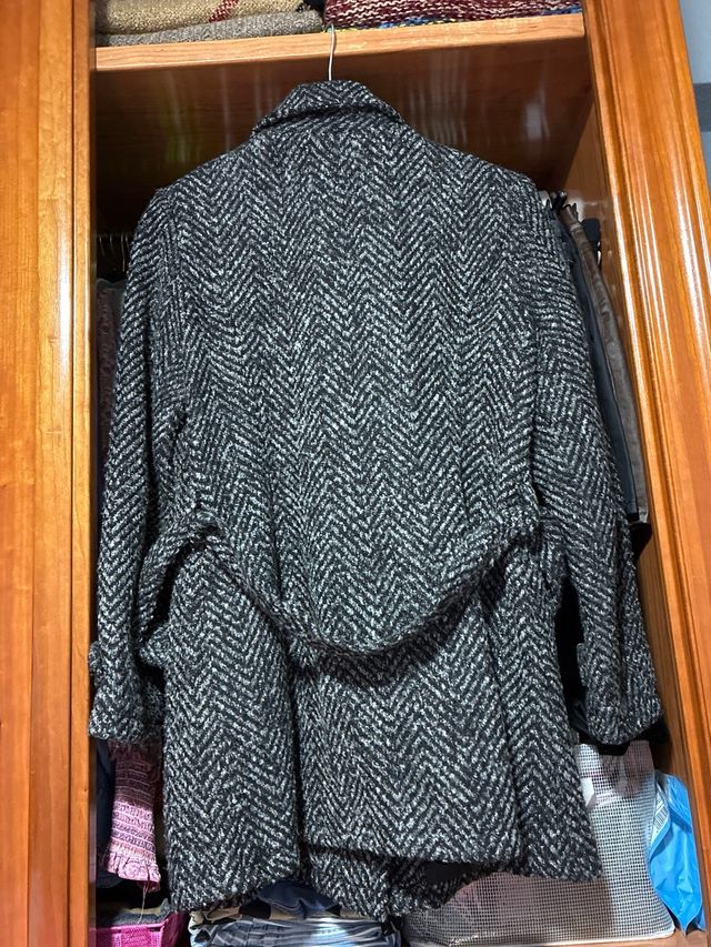 Chaquetón doble pecho diseño espiga con cinturón