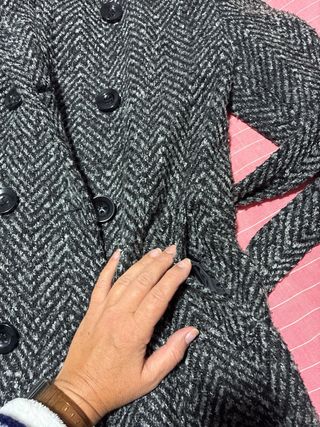 Chaquetón doble pecho diseño espiga con cinturón