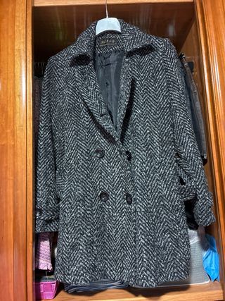 Chaquetón doble pecho diseño espiga con cinturón