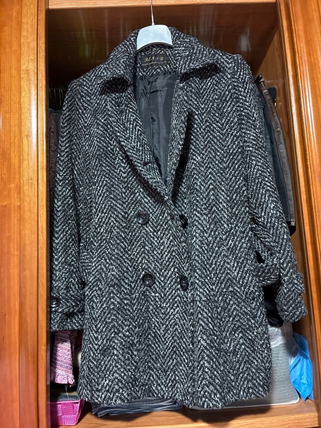 Chaquetón doble pecho diseño espiga con cinturón