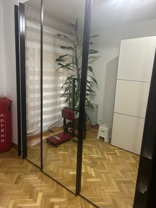 Guardaroba con porte scorrevoli a specchio
