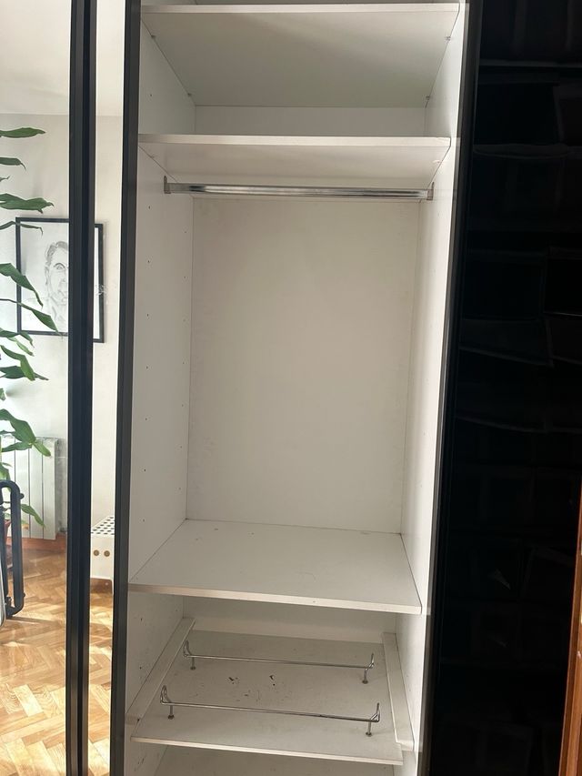 Guardaroba con porte scorrevoli a specchio