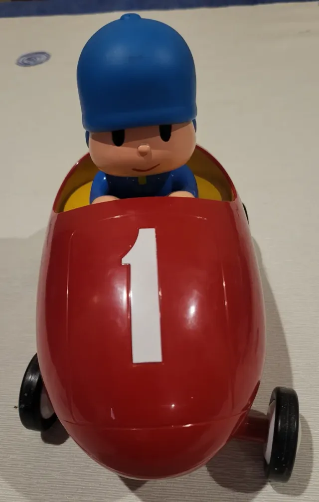 Coche Pocoyó Rojo con Ruedas