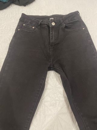 Pantalón vaquero negro