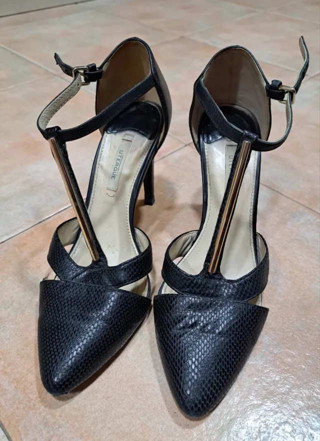 Zapatos de tacón Uterqüe negros