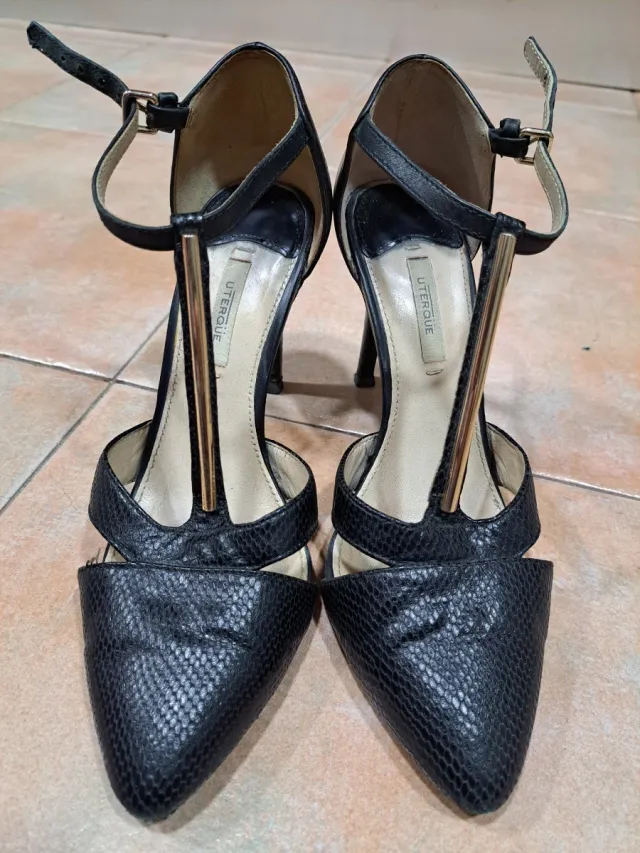 Zapatos de tacón Uterqüe negros