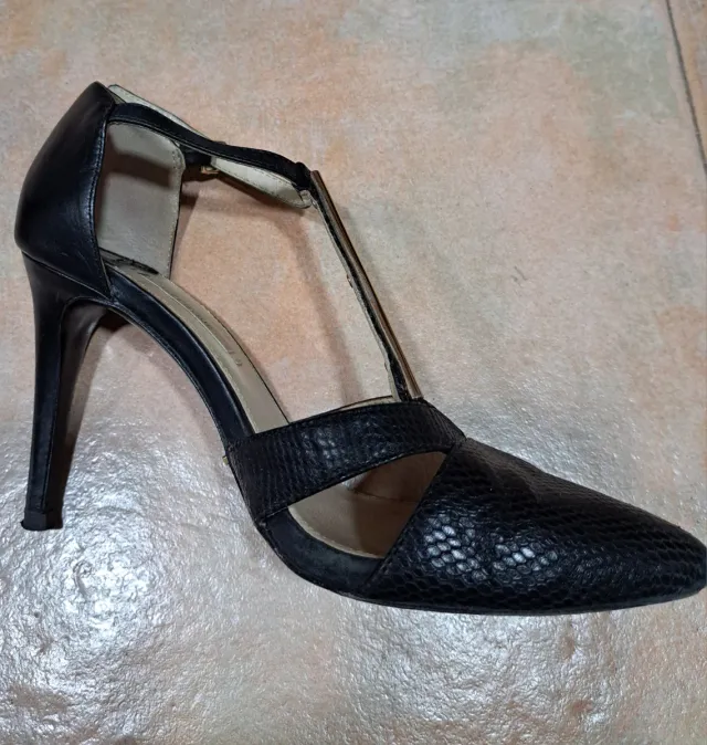 Zapatos de tacón Uterqüe negros