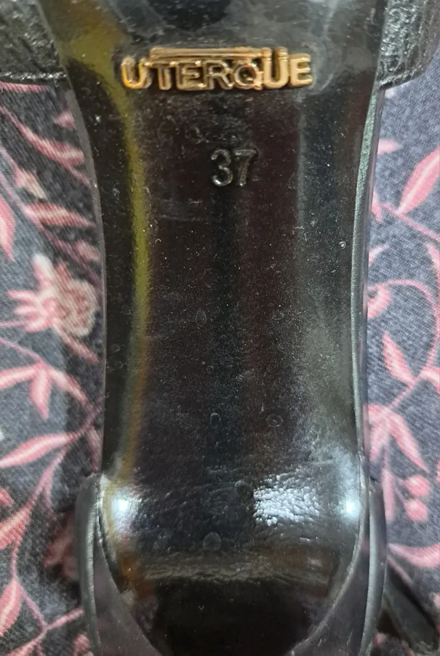 Zapatos de tacón Uterqüe negros