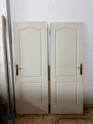Puertas blancas estilo clásico (2 unidades)