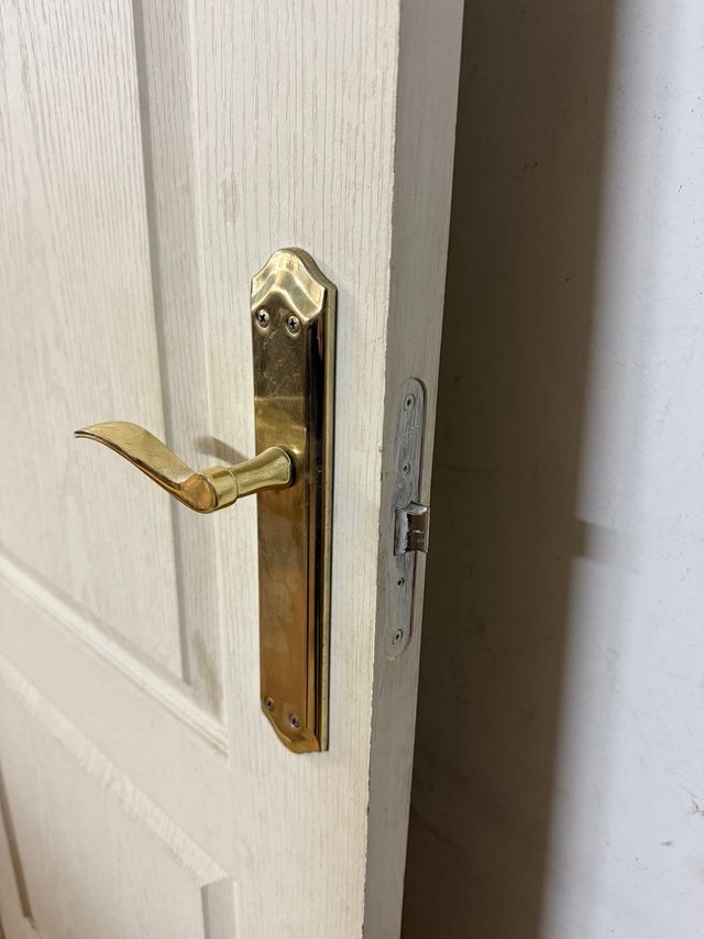 Puertas blancas estilo clásico (2 unidades)