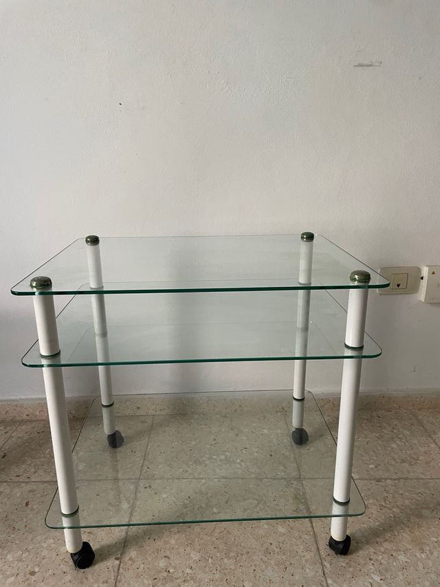 Mesa auxiliar cristal con ruedas