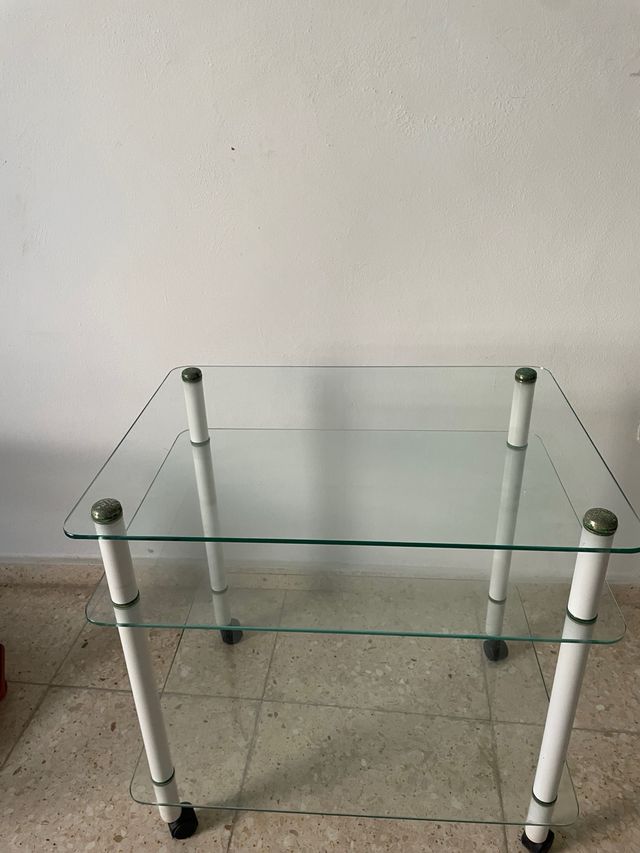 Mesa auxiliar cristal con ruedas