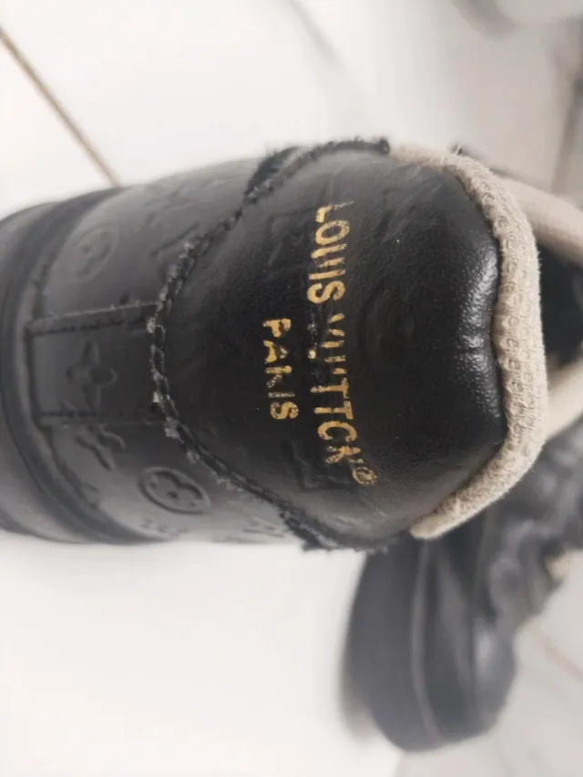 Zapatilla Louis Vuitton Negra