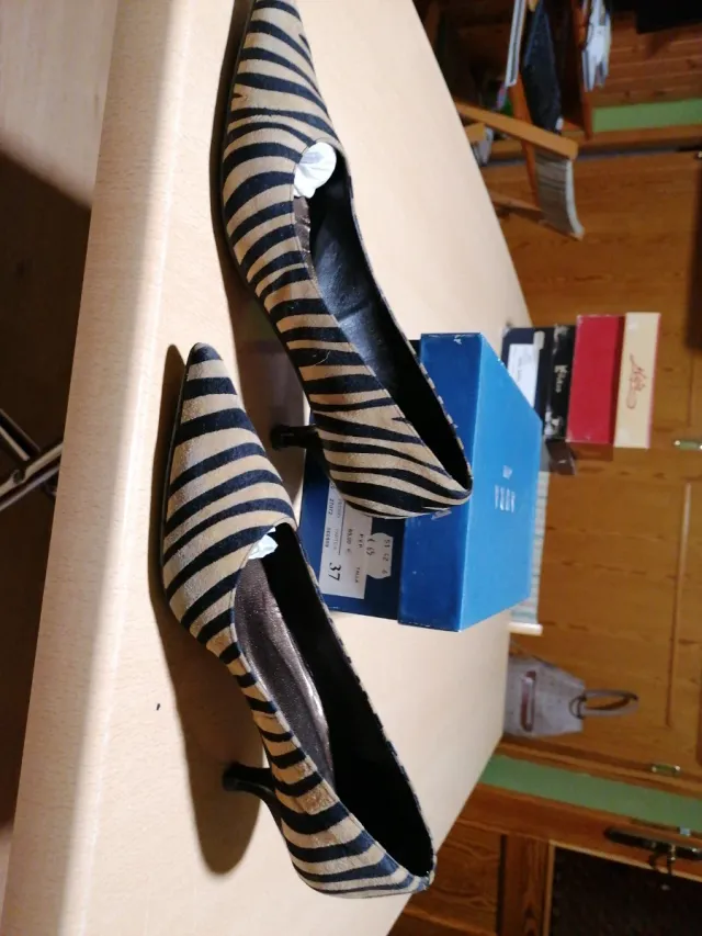 Zapatos de tacón cebra