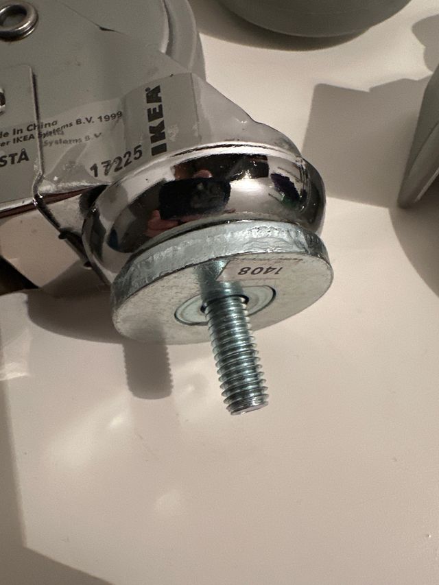 4 Ruedas IKEA Besta Metálicas