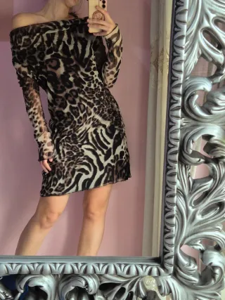 Abito leopardato off-shoulder